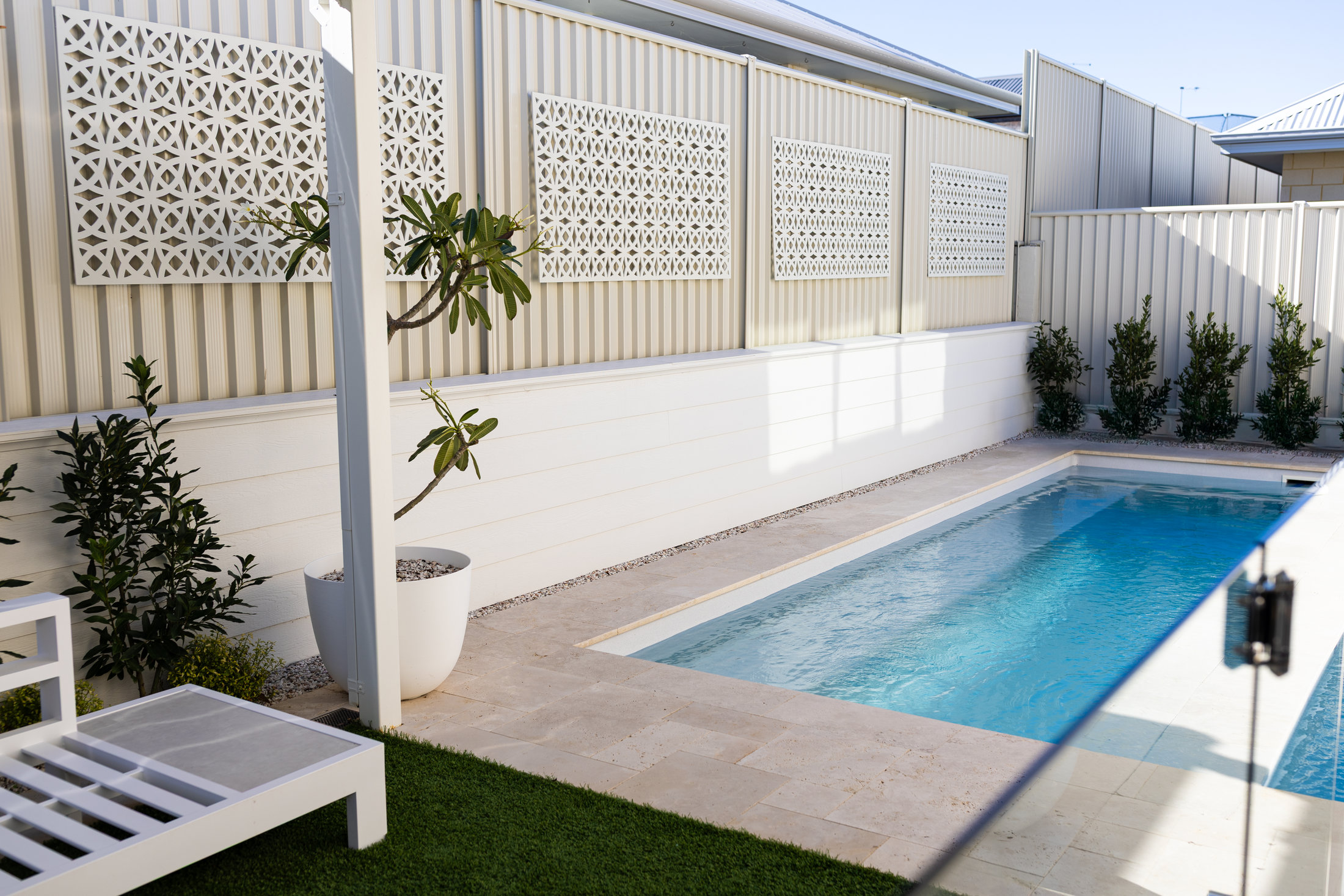 Poolside feature wall and screen